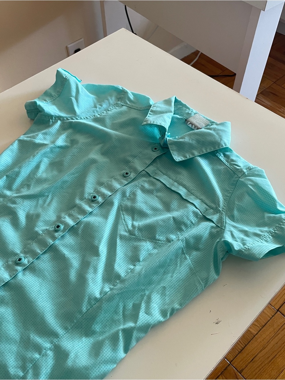 Short-Sleeve Button-Up Shirt in Aqua